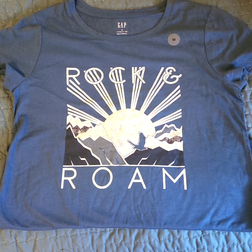 NWT GAP "Rock and Roam" Women's Tee, M